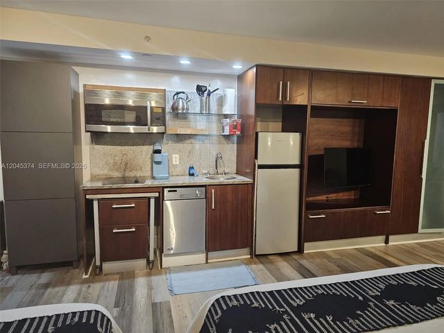5 of 23 - 1024 Ocean Drive #a305, Miami Beach, FL