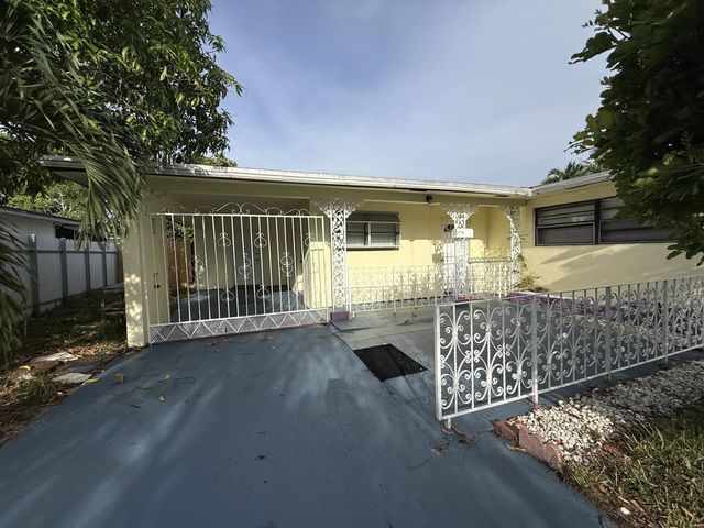 2 of 39 - 124 Nw 45th Avenue, Plantation, FL