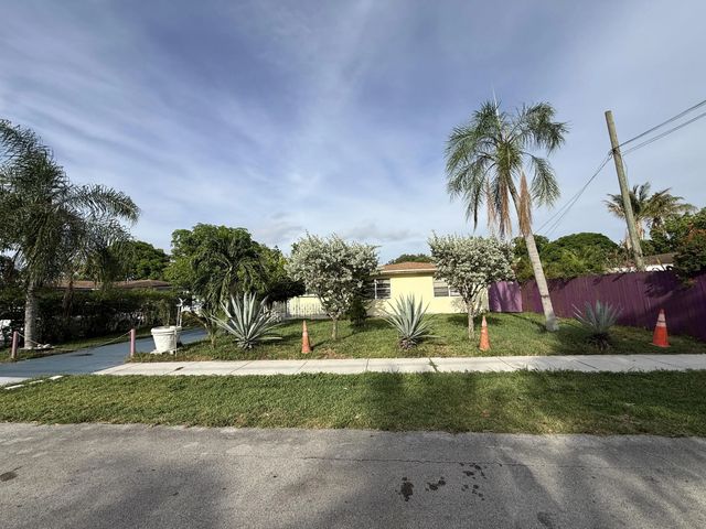 3 of 39 - 124 Nw 45th Avenue, Plantation, FL