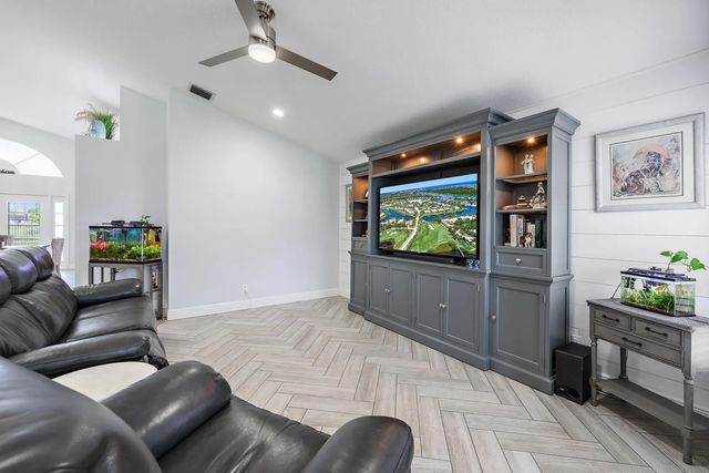 3 of 28 - 1875 Oak Berry Circle, Wellington, FL