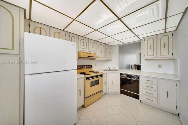 2 of 35 - 2571 Aragon Boulevard #220, Sunrise, FL