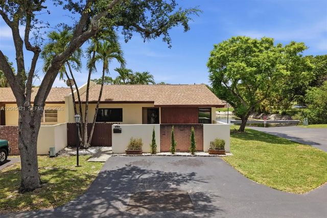 13776 Kendale Lakes Drive, Miami