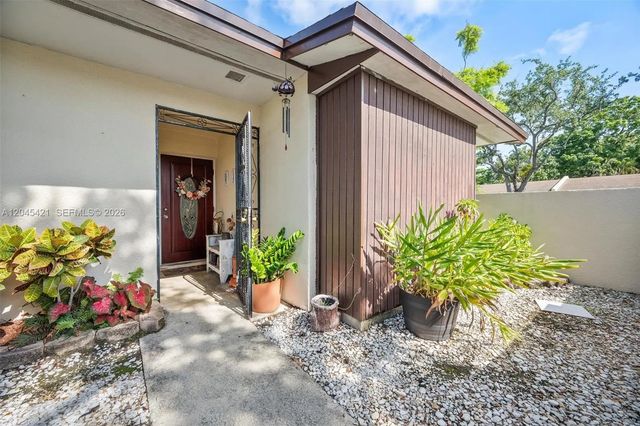 5 of 33 - 13776 Kendale Lakes Drive, Miami, FL