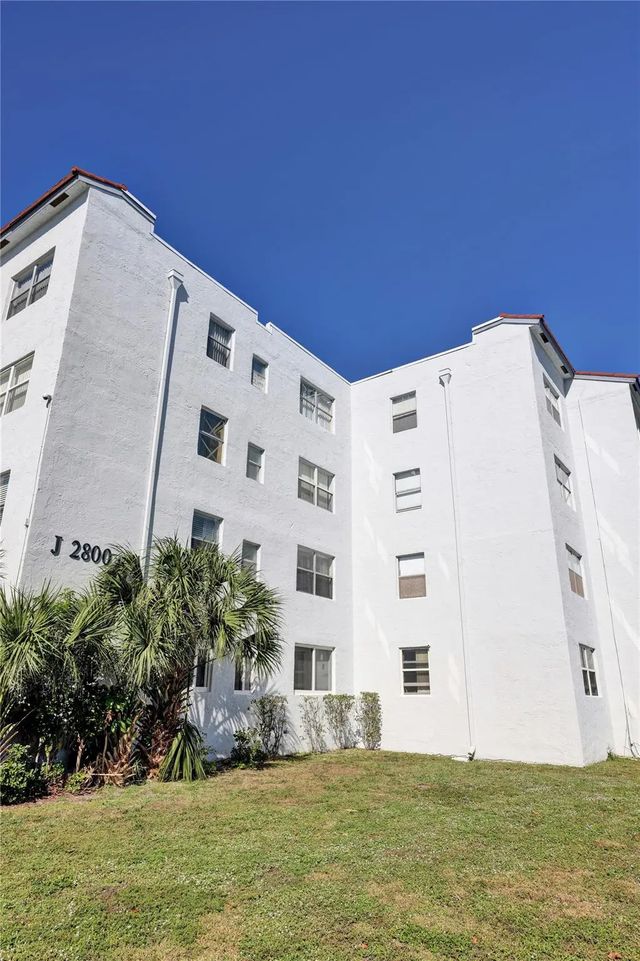 2 of 15 - 2800 Somerset Drive #418j, Lauderdale Lakes, FL