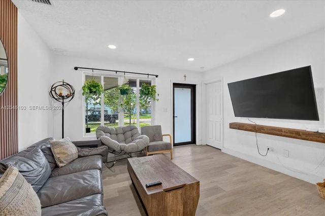 3 of 33 - 1131 N 75th Avenue, Hollywood, FL