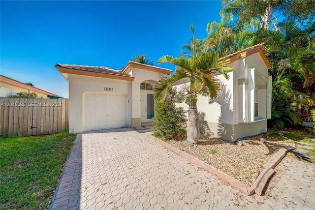 2 of 32 - 2924 Nw 99th Place, Doral, FL