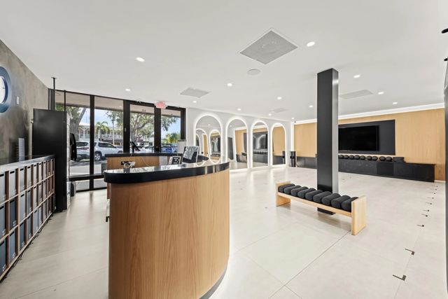 2 of 34 - 3000 N Federal Highway, Fort Lauderdale, FL