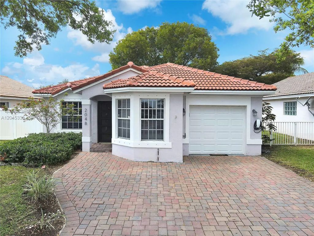 2048 Nw 164th Avenue, Pembroke Pines