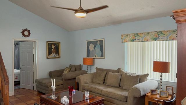4 of 8 - 6008 Nw 1st Street, Margate, FL