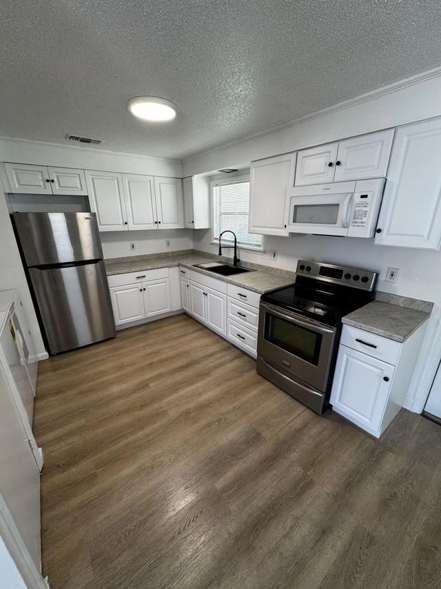 3 of 28 - 1464 W 32nd Street, Riviera Beach, FL