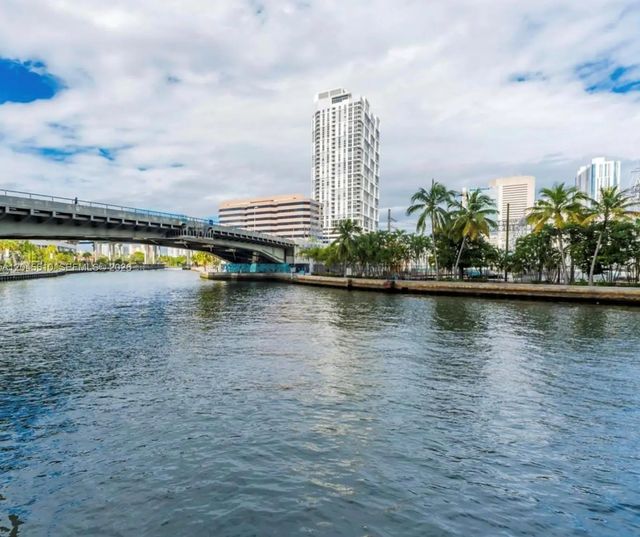 5 of 20 - 175 Sw 7th Street #1212, Miami, FL