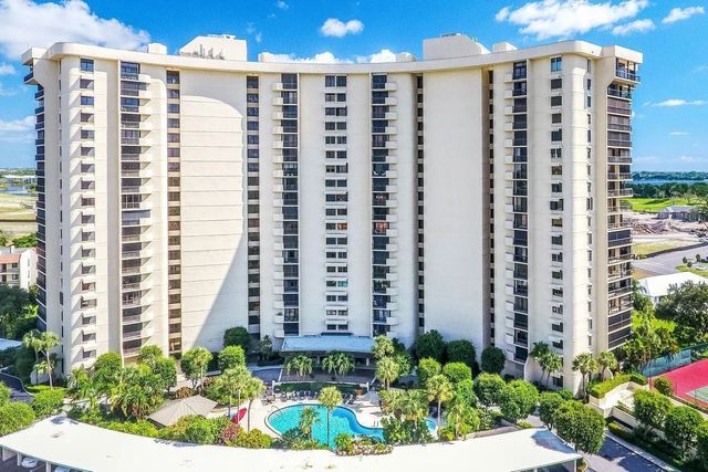 2450 Presidential Way #1405, West Palm Beach