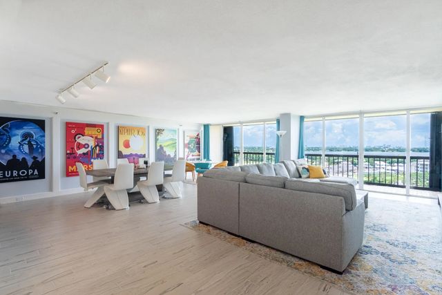 4 of 43 - 2450 Presidential Way #1405, West Palm Beach, FL