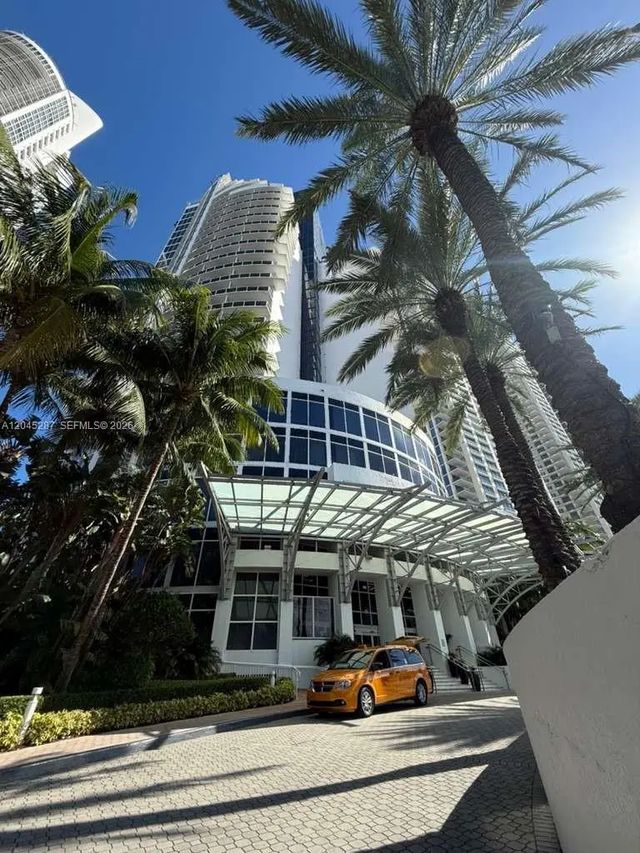 4 of 26 - 18001 Collins Avenue #1006, Sunny Isles Beach, FL