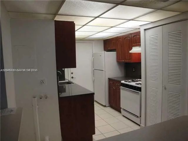 4 of 9 - 18111 Nw 68th Avenue #i208, Hialeah, FL