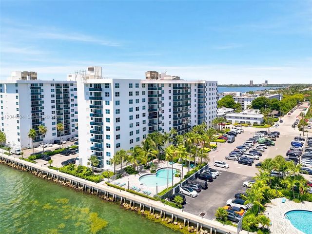 7501 E Treasure Drive #2s, North Bay Village