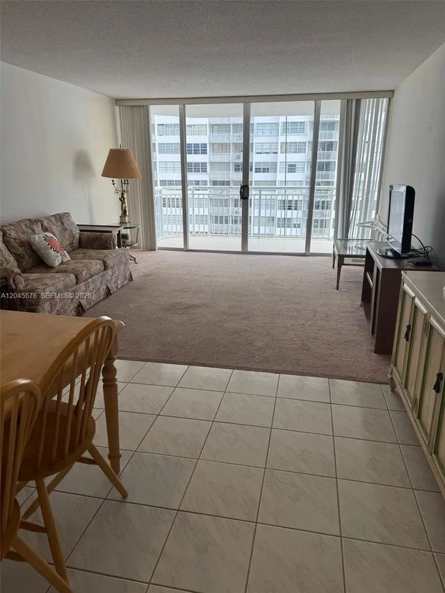 4 of 14 - 18051 Biscayne Boulevard #803, Aventura, FL
