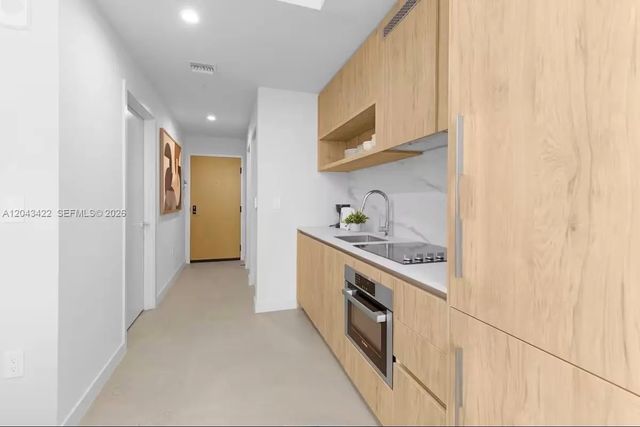 4 of 31 - 11 Ne 6th Street #1606, Miami, FL