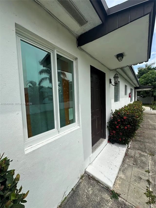 5 of 19 - 809 Ne 2nd Street #12, Hallandale Beach, FL