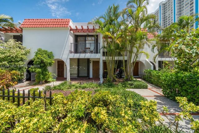 425 Grapetree Drive #206, Key Biscayne
