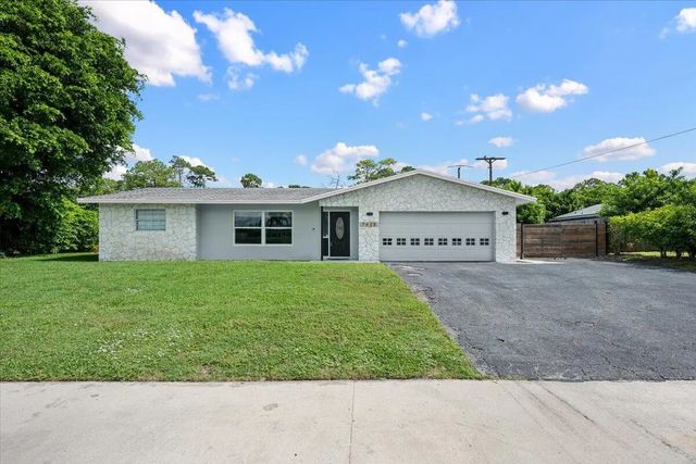 7423 Oakmont Drive, Greenacres