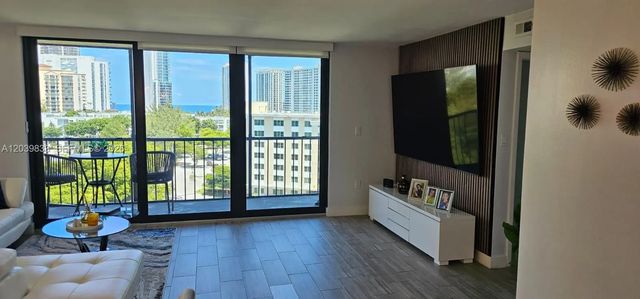 3 of 30 - 17600 N Bay Road #n906, Sunny Isles Beach, FL