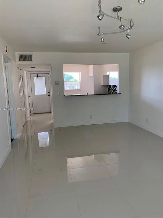 3 of 10 - 201 Berkley Road #204, Hollywood, FL