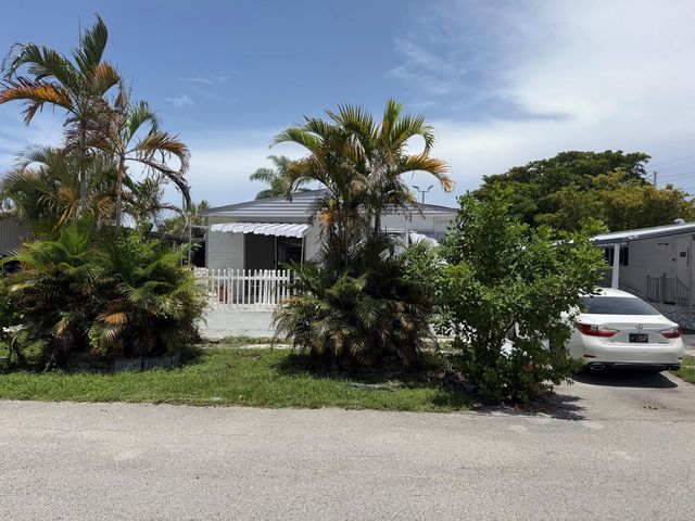3 of 17 - 5300 Sw 22nd Avenue, Dania Beach, FL
