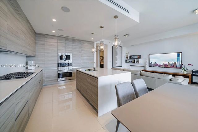 3 of 11 - 3250 Ne 188th Street #606, Aventura, FL
