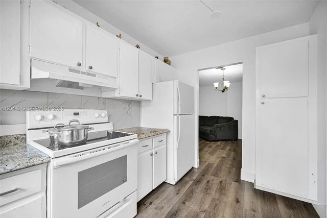 4 of 46 - 942 Ne 199th Street #4e, Miami, FL