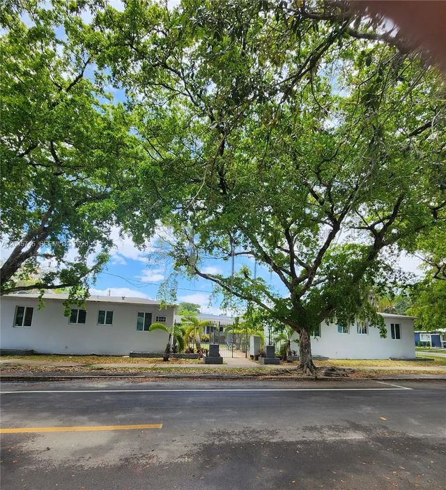 2 of 21 - 2000 Washington Street, Hollywood, FL