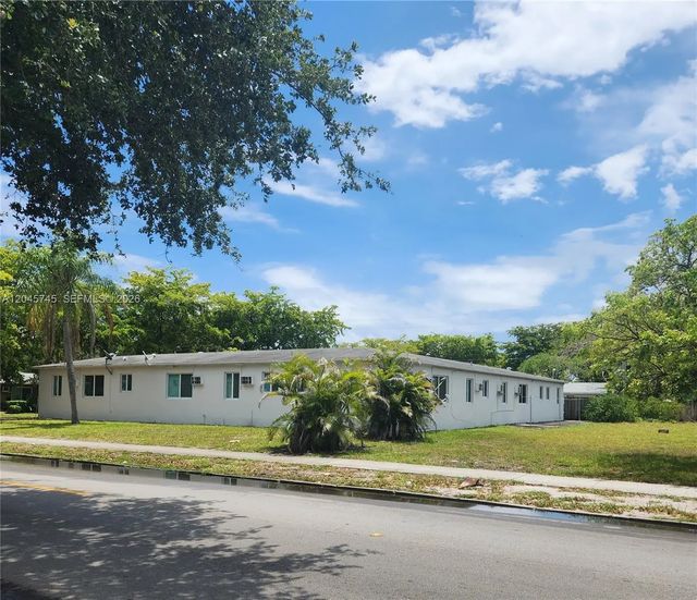4 of 21 - 2000 Washington Street, Hollywood, FL