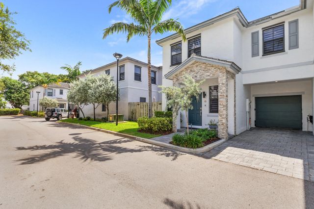 2 of 42 - 2820 Sw 17th Avenue, Fort Lauderdale, FL