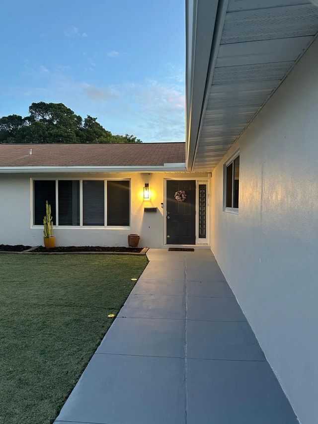 5 of 70 - 528 Date Palm Drive, Lake Park, FL