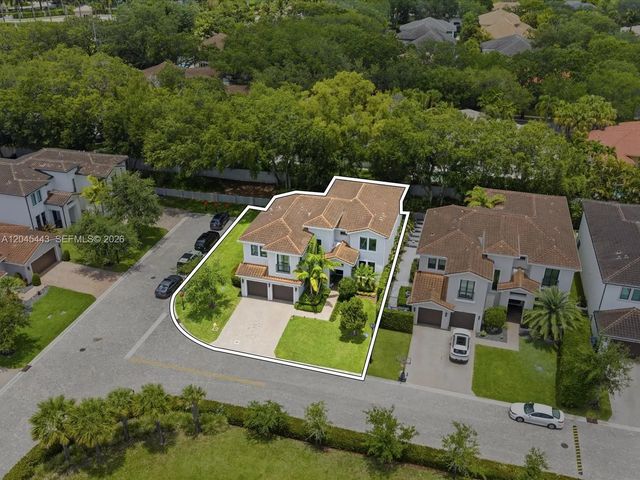 3 of 58 - 3439 N Brookfield Circle N, Hollywood, FL