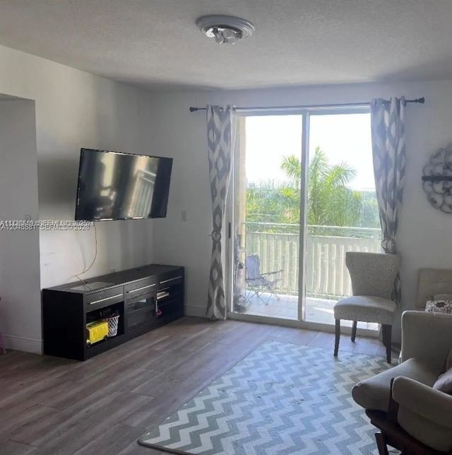 4 of 9 - 3500 Coral Way #513, Miami, FL