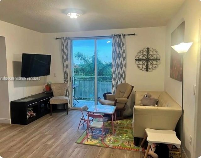 5 of 9 - 3500 Coral Way #513, Miami, FL