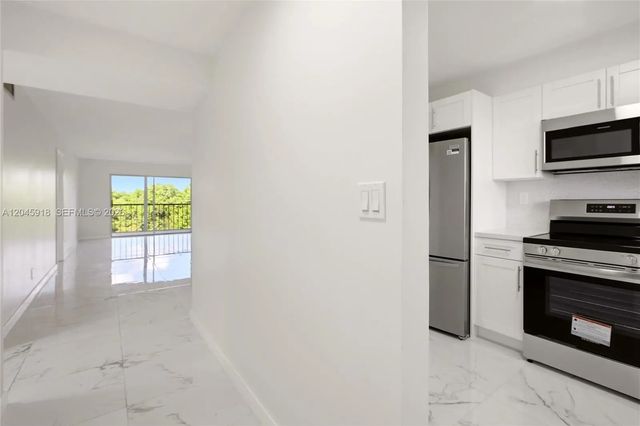 4 of 23 - 5900 Nw 44th Street #605, Lauderhill, FL
