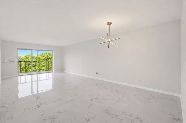 5 of 23 - 5900 Nw 44th Street #605, Lauderhill, FL