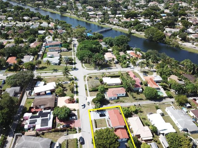 3 of 6 - 17880 Ne 13th Avenue, North Miami Beach, FL