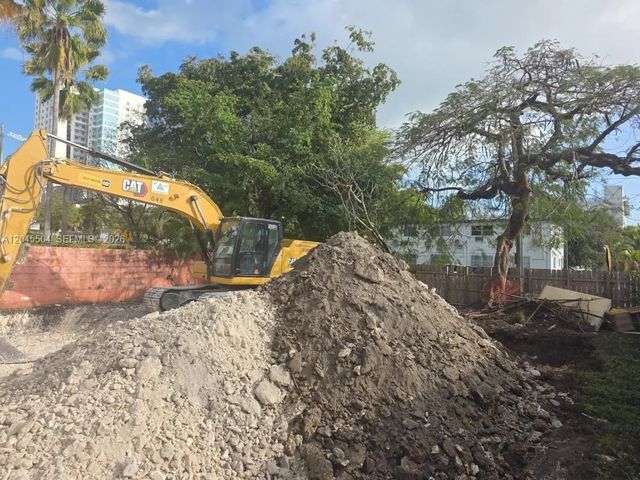 5 of 9 - 933 Sw 4th Avenue, Miami, FL
