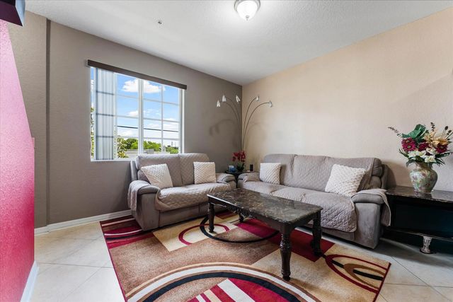 3 of 31 - 131 Nw 2nd Avenue #3, Hallandale, FL