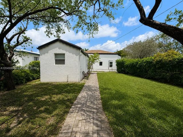 4 of 5 - 1700 Dewey Street, Hollywood, FL