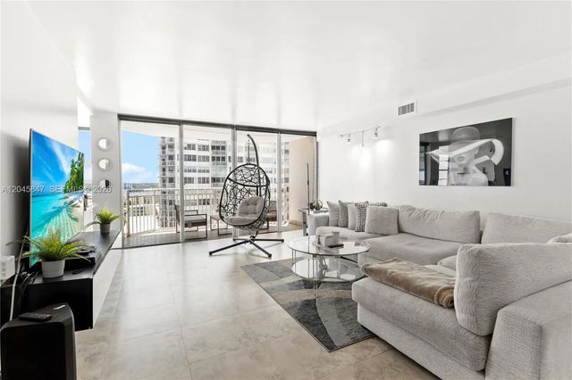 5 of 19 - 18071 Biscayne Boulevard #1404, Aventura, FL