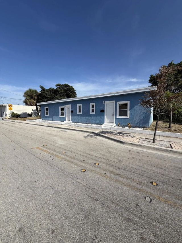 2 of 15 - 1117 3rd Avenue N #1, Lake Worth Beach, FL