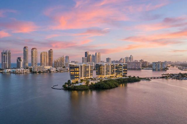 3370 Sw Hidden Bay Drive #2409, Aventura