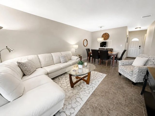5131 W Oakland Park Boulevard #202, Lauderdale Lakes