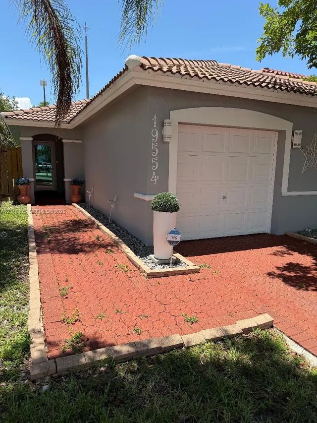 3 of 35 - 19554 Nw 79th Place, Hialeah, FL