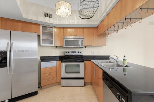 3 of 32 - 1750 N Bayshore Drive #2414, Miami, FL