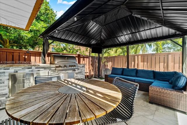 2891 Sw 11th Place, Deerfield Beach